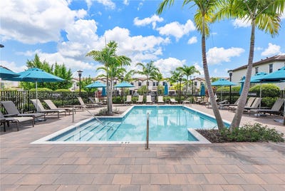 /international/us/15907-sw-2nd-pl-pembroke-pines-fl-110108747482/
