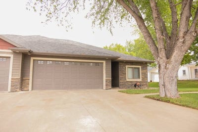 /international/us/303-n-1st-st-doon-ia-110106127392/