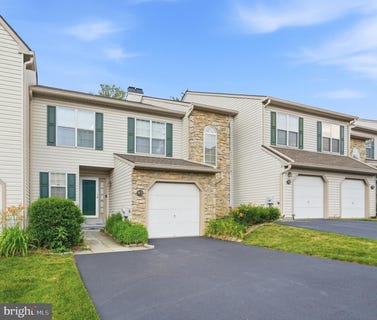 /international/us/61-hampton-court-norristown-pa-110108815431/