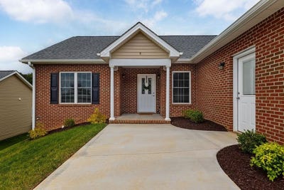 /international/us/5-river-oak-dr-staunton-va-110109082958/