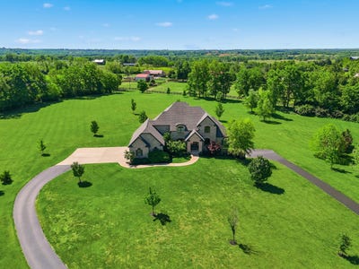 /international/us/402-chandamere-way-nicholasville-ky-110108383357/