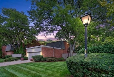 /international/us/1043-stratford-lane-bloomfield-hills-mi-110110365504/
