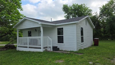 /international/us/1624-cedar-street-bonham-tx-110107574655/