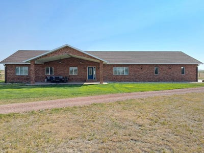 /international/us/364-beaver-valley-road-chadron-ne-110099703997/