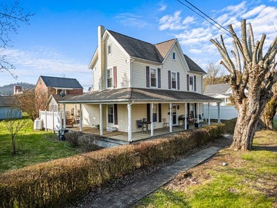 /international/us/211-w-webster-st-galax-va-110106818525/