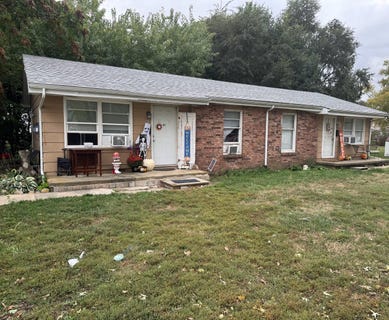 /international/us/101-w-richardson-street-farmer-city-il-110102915692/