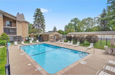 /international/us/2030-ridge-drive-saint-louis-park-mn-110108392000/