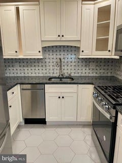 /international/us/506-meadowview-lane-mont-clare-pa-110109011813/