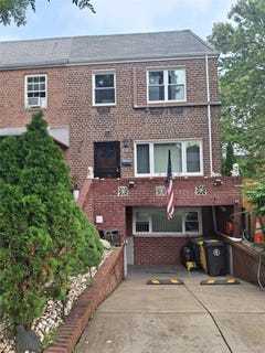 /international/us/60-35-76th-street-middle-village-ny-110110320306/