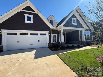 /international/us/4493-blue-mound-court-stanley-nc-110119666379/