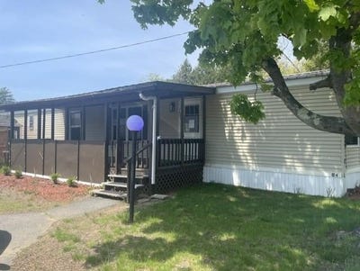/international/us/4-robbins-street-hinsdale-nh-110108128427/