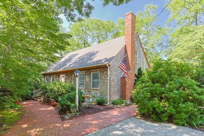 /international/us/10-bradford-lane-eastham-ma-110100810911/