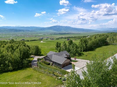 /international/us/397-dogwood-drive-star-valley-ranch-wy-110099718459/