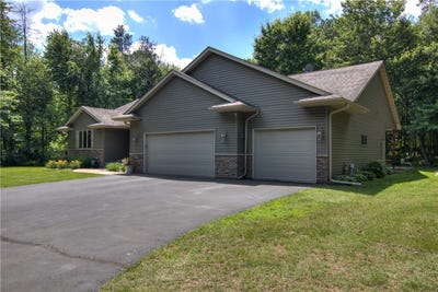 /international/us/4314-20th-street-elk-mound-wi-110100750143/