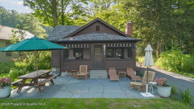 /international/us/242-west-shore-drive-lake-ariel-pa-110106327480/