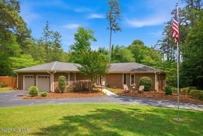 /international/us/125-cliff-road-southern-pines-nc-110108362753/
