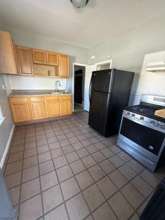 /international/us/54-sassafras-st-paterson-city-nj-110108679284/
