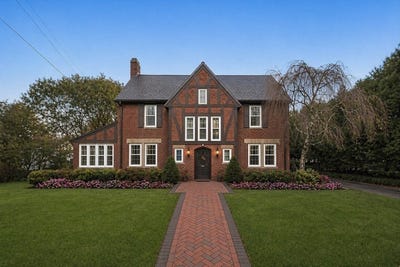/international/us/1806-beacon-st-newton-ma-110106954896/