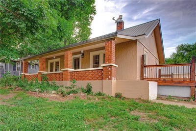 /international/us/300-w-3rd-street-freeman-mo-110108139812/