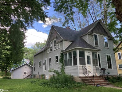 /international/us/414-n-3rd-street-clear-lake-ia-110100588095/
