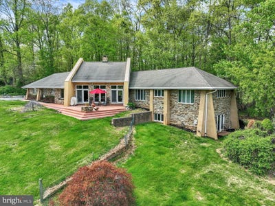 /international/us/8272-woodbine-road-airville-pa-110107696427/