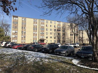 /international/us/9725-s-karlov-avenue-oak-lawn-il-110108541072/