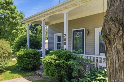 /international/us/208-flushing-street-gaines-twp-mi-110108693343/