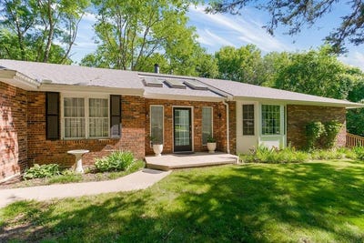 /international/us/1100-sycamore-ridge-drive-lansing-ks-110100748757/