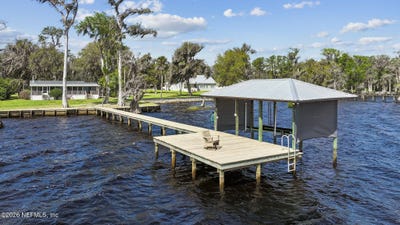 /international/us/108-sandra-lane-crescent-city-fl-110106672388/