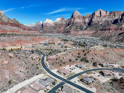 /international/us/108-trapper-cir-springdale-ut-110098519578/