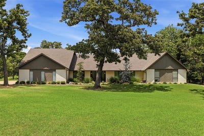/international/us/43430-hickory-drive-tecumseh-ok-110108588945/