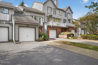 /international/us/22-lakeview-road-saratoga-springs-ny-110108015813/