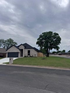 /international/us/215-sweetwater-drive-weatherford-tx-110106921546/