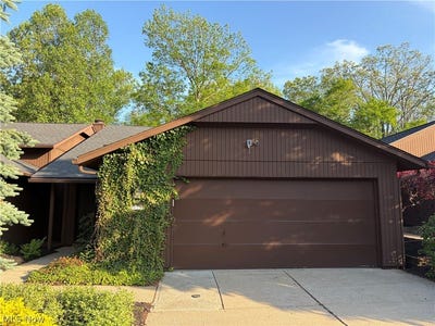 /international/us/18251-glencreek-lane-strongsville-oh-110108171892/
