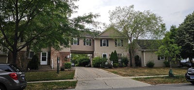 /international/us/833-village-quarter-road-west-dundee-il-110108198373/
