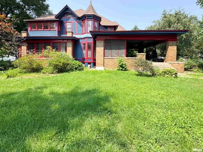 /international/us/202-w-3rd-street-delavan-il-110101343621/