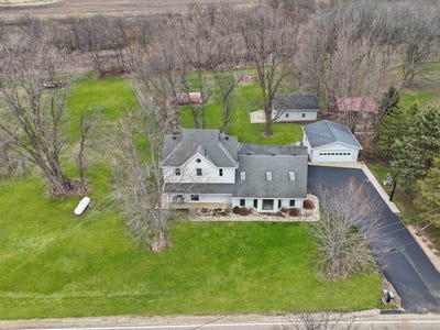 /international/us/2472-west-red-oak-road-freeport-il-110107832457/