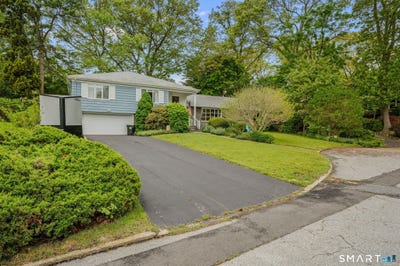 /international/us/12-billard-road-new-london-ct-110108359987/