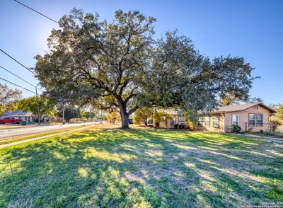 /international/us/703-e-nueces-crystal-city-tx-110103571398/