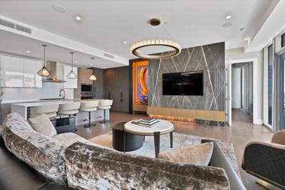 /international/us/7901-windrose-avenue-plano-tx-110101329655/