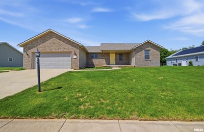 /international/us/20-ashwood-lane-pekin-il-110108177439/