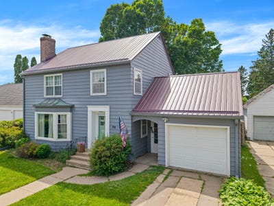 /international/us/714-s-marshall-street-caledonia-mn-110108611826/