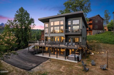 /international/us/332-sterling-drive-gatlinburg-tn-110107778545/