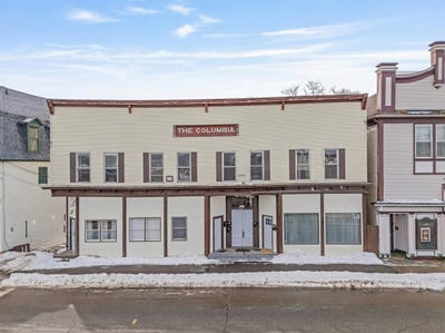 /international/us/4-depot-street-pittsfield-nh-110106558163/