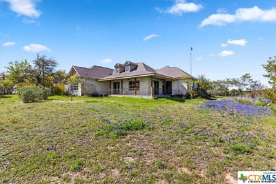 /international/us/300-logans-way-blanco-tx-110088002101/
