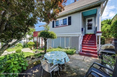 /international/us/917-willow-street-scranton-pa-110101124365/