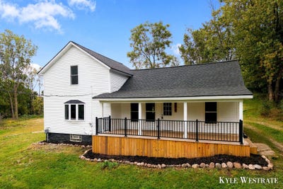 /international/us/3820-11-mile-road-ne-rockford-mi-110119994946/
