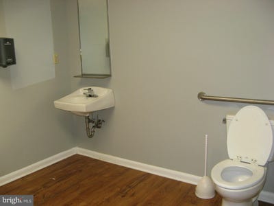 /international/us/1104-amherst-street-winchester-va-110100898423/