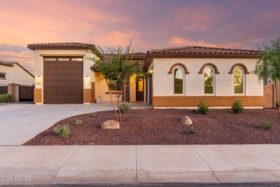 /international/us/17217-w-manzanita-drive-waddell-az-110100565848/?lang=en