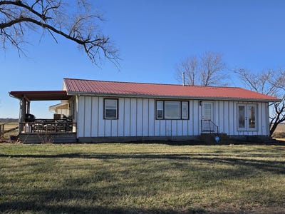 /international/us/18000-county-road-121-weaubleau-mo-110107883688/